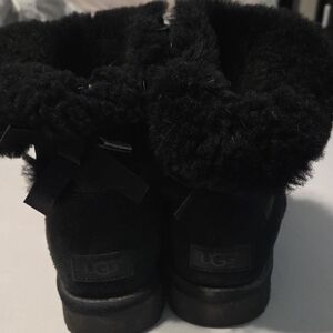 UGG Women's Cozy Black Winter Boots